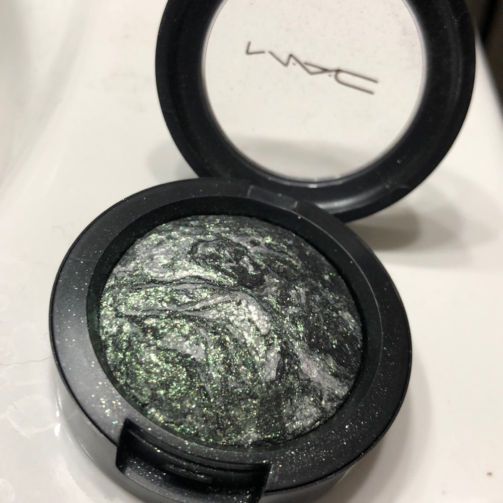 MAC Smutty Green Mineralized Eye Shadow